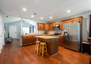 3 Bedroom Emerson Home - 1 mile to LakePoint Sports Complex