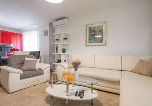 3 bedroom nice home in Vinjani Gornji