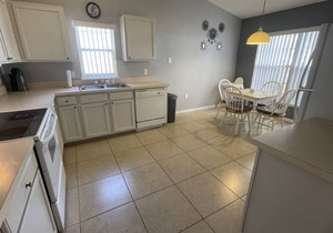 3 Bedroom Villa with Poolside Cinema and Games Room Close to theme Parks sleeps 6+2