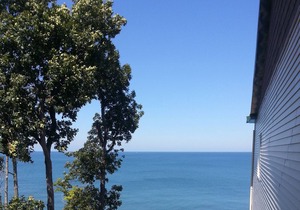 3 BR condo on Lake Erie sleeps 6. Indoor Pool!! Booking now for Fall!!
