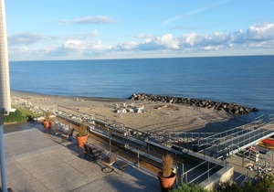 3 BR condo on Lake Erie sleeps 6. Indoor Pool!! Booking now for Fall!!