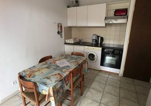 3-BR Sleeps 6, Quiet Area, Terrace, Private Parking, Beach 200m, Shops 400m, Near Aqualand
