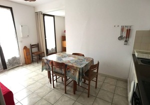 3-BR Sleeps 6, Quiet Area, Terrace, Private Parking, Beach 200m, Shops 400m, Near Aqualand