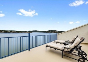 3 BR Waterfront Condo w/pool & hot tub