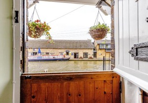 3 Canalside Cottages