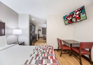 3 Classic Units Fit for Families! FREE Parking, Pets Allowed, Near Old Market!
