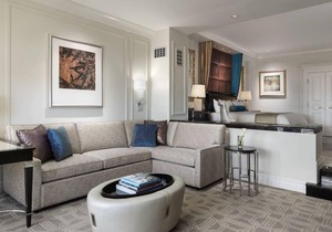 3 Classy Units! Outdoor Pool, Free Parking, Near Las Vegas Festival Grounds!