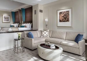 3 Comfortable Units! Outdoor Pool, Parking, Close to City Center Las Vegas!