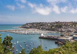 3 Dolphin Court, BRIXHAM