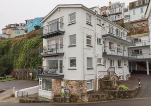 3 Dolphin Court