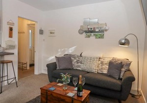 3 Dolphin Court