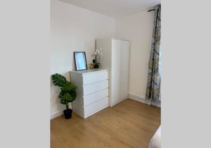3 Double BDR Flat 6 min walk to Borough Station