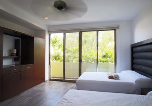 3 FLOOR PENTHOUSE ON 5TH AVENUE, AMAZING LOCATION, FOUR MINUTES FROM THE BEACH