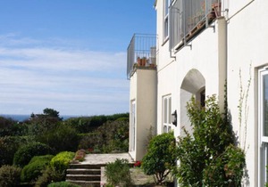 3 Linkside House, Thurlestone in S. Devon, ground floor apartment beaches nearby