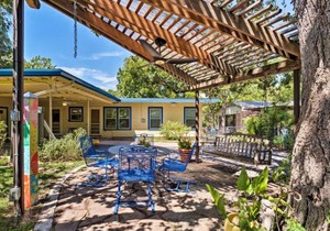 3 Mi to SoCo City Escape with Patio