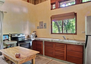 3 min walk to exquisite Hermosa Beach! No roads to cross or hills to hike!
