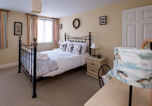3 Ogilvie Lodge - sleeps 4 guests in 2 bedrooms