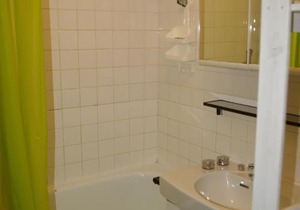 3 pièces au pied des pistes avec balcon - 2 chambres, parking, appareil à raclette - FR-1-557-5