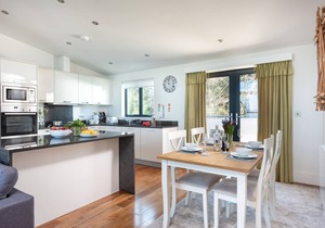 3 Porthminster Mews - an apartment that sleeps 4 guests in 2 bedrooms