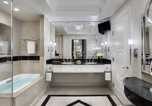 3 Relaxing Units! Outdoor Pool, FREE Parking Close to The Lion Habitat Ranch!