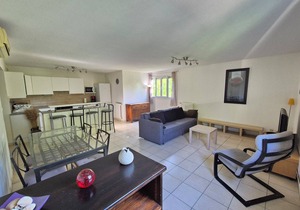 3 room air conditioned Antigone/Center with parking