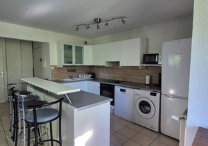 3 room air conditioned Antigone/Center with parking