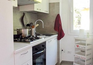 3-room apartment with separate kitchen and balcony right on the beach