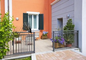 3-room corner apartment in a prestigious villa from 1850 with solar-heated pool