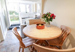 3 ROSE COTTAGES, romantic, character holiday cottage in Polperro