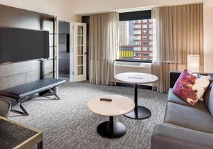 3-Star Hotel ∙ DoubleTree by Hilton Hotel & Suites Jersey City