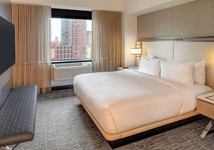 3-Star Hotel ∙ DoubleTree by Hilton Hotel & Suites Jersey City