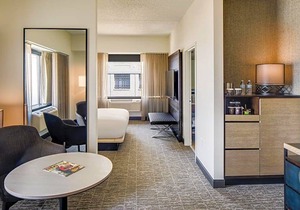 3-Star Hotel ∙ DoubleTree by Hilton Hotel & Suites Jersey City