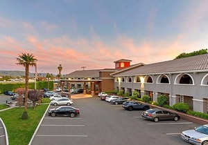 3-Star Hotel ∙ Best Western Plus Brookside Inn