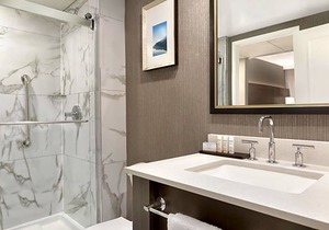 3-Star Hotel ∙ Embassy Suites By Hilton Montreal Airport