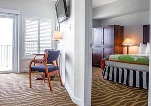 3-Star Hotel ∙ Island Inn & Suites, Ascend Hotel Collection