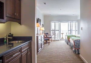 3-Star Hotel ∙ Island Inn & Suites, Ascend Hotel Collection