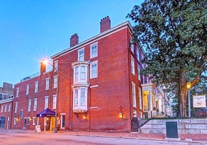 3-Star Hotel ∙ Linden Row Inn