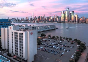 3-Star Hotel ∙ Sheraton Lincoln Harbor Hotel