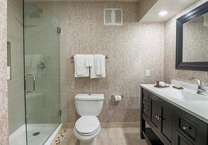 3-Star Hotel ∙ The Creekside Inn