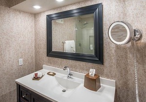 3-Star Hotel ∙ The Creekside Inn
