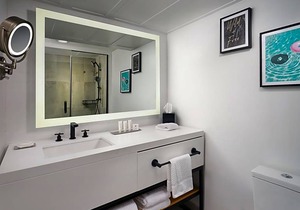 3-Star Hotel ∙ The Landing at Hampton Marina, Tapestry Collection by Hilton