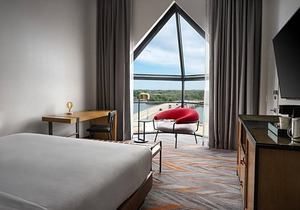 3-Star Hotel ∙ The Landing at Hampton Marina, Tapestry Collection by Hilton