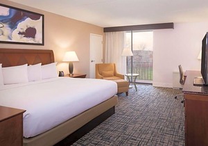 3-Star Hotel ∙ DoubleTree by Hilton Hotel Syracuse