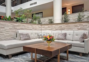 3-Star Hotel ∙ Embassy Suites Syracuse