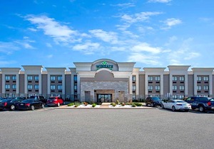 3-Star Hotel ∙ Wingate by Wyndham Detroit Metro Airport