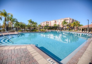 3-Story Townhome near Theme Parks! *Sleeps 10*