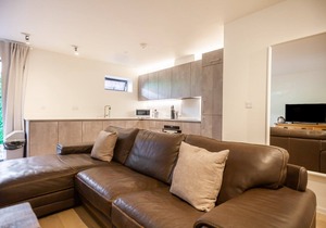 3 The Hideaway (2mins from the beach)