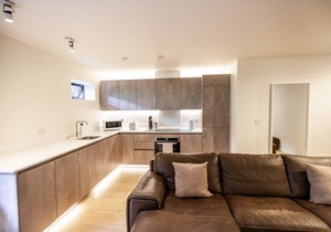 3 The Hideaway (2mins from the beach)