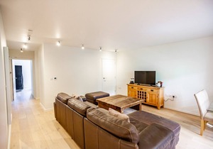 3 The Hideaway (2mins from the beach)