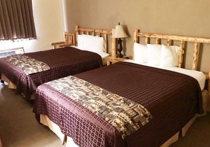 3 x 2 Queen Beds with Living Room at FairBridge Inn & Suites Sandpoint